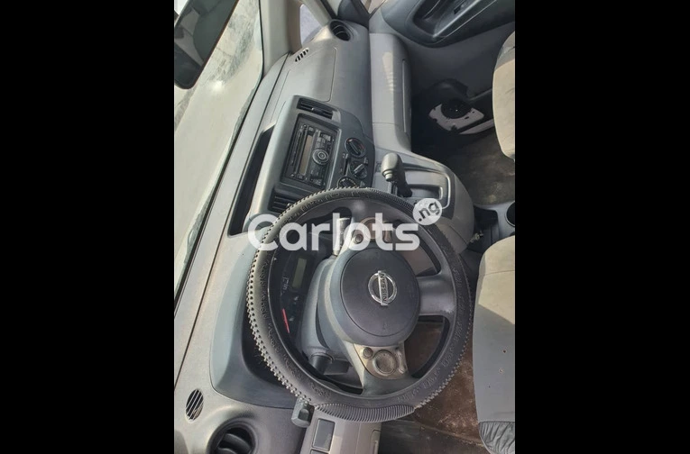 Foreign used Nissan NV 200 Van - 4/7