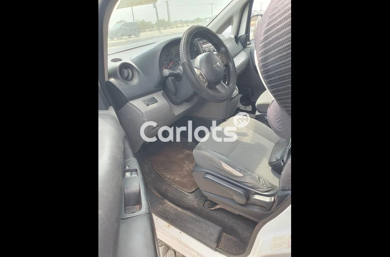 Foreign used Nissan NV 200 Van - 5/7