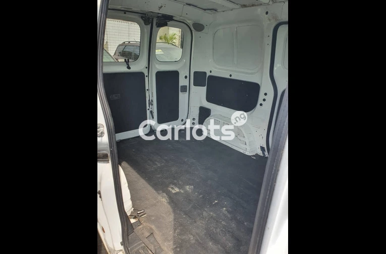 Foreign used Nissan NV 200 Van - 6/7