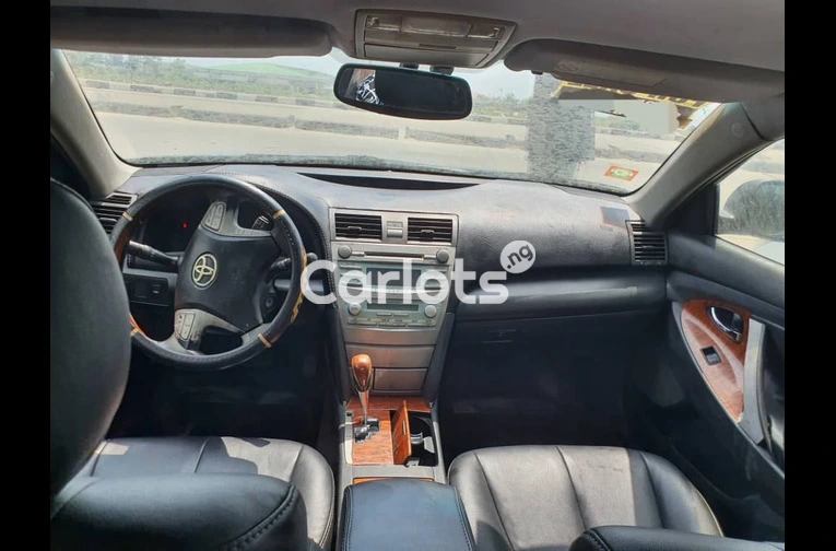 Registered 2009 Toyota Camry XLE V6 engine - 4/7