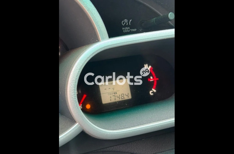 NIGERIAN USED TOYOTA MATRIX - 5/7