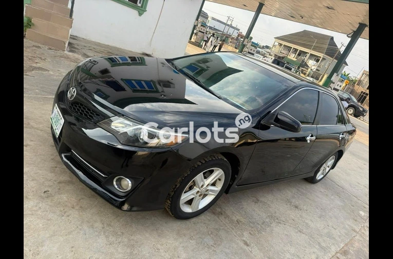 BRIEFLY DRIVEN 2013 TOYOTA CAMRY SE