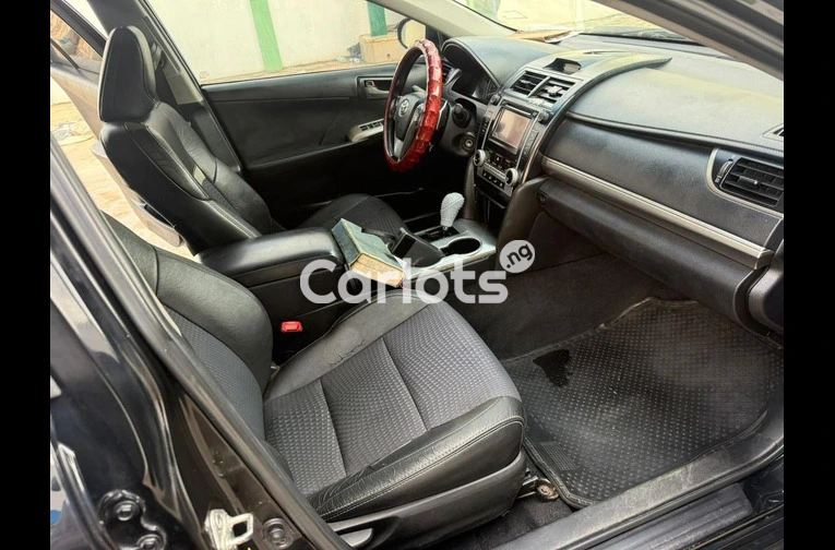 BRIEFLY DRIVEN 2013 TOYOTA CAMRY SE - 2/7