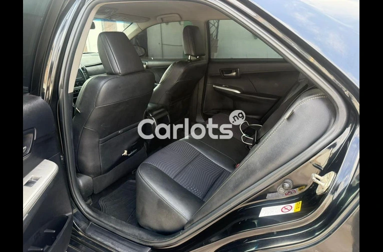 BRIEFLY DRIVEN 2013 TOYOTA CAMRY SE - 3/7