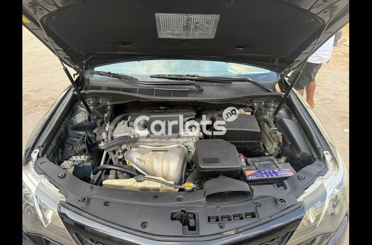 BRIEFLY DRIVEN 2013 TOYOTA CAMRY SE - 4/7