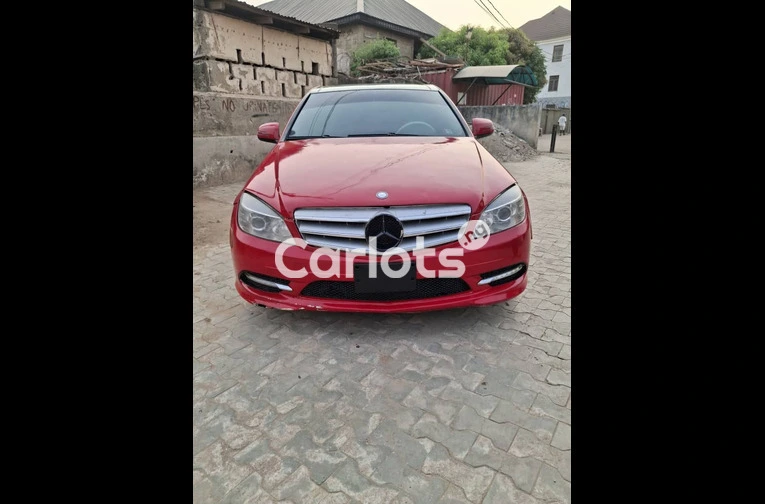 Neatly Used 2008 Mercedes Benz C300 - 1/4