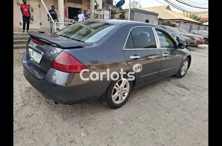 2006 Honda Accord DC - 2/5