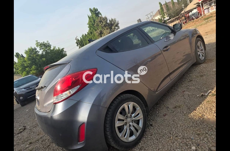 2013 Hyundai Veloster - 2/5