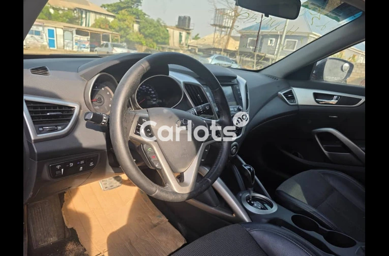 2013 Hyundai Veloster - 3/5