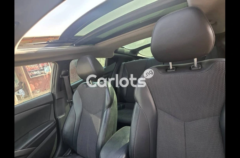 2013 Hyundai Veloster - 4/5