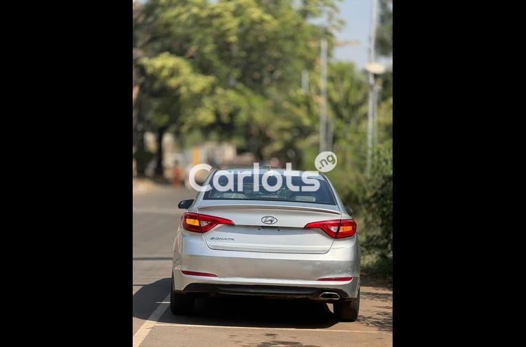 2015 Hyundai Sonata - 2/5