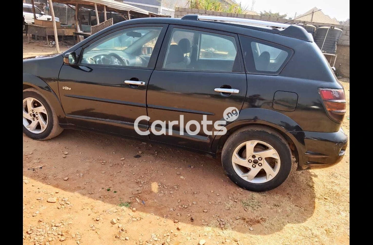 Pontiac Vibe 2004 Model - 3/6