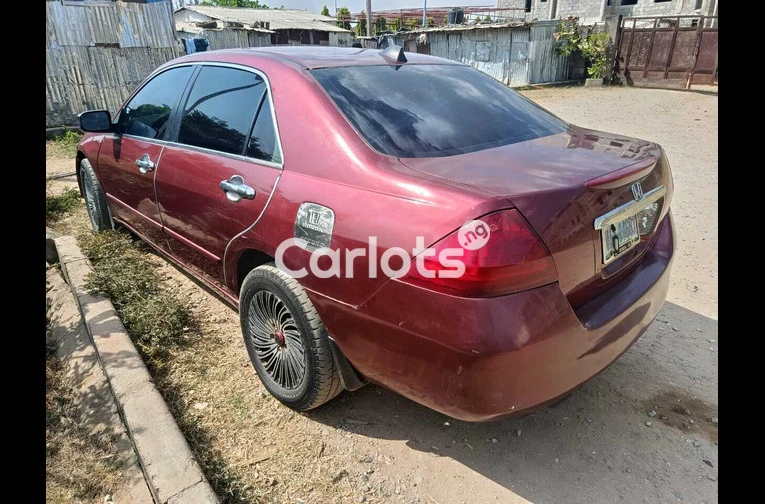 Honda accord DC 2006 Model - 2/5