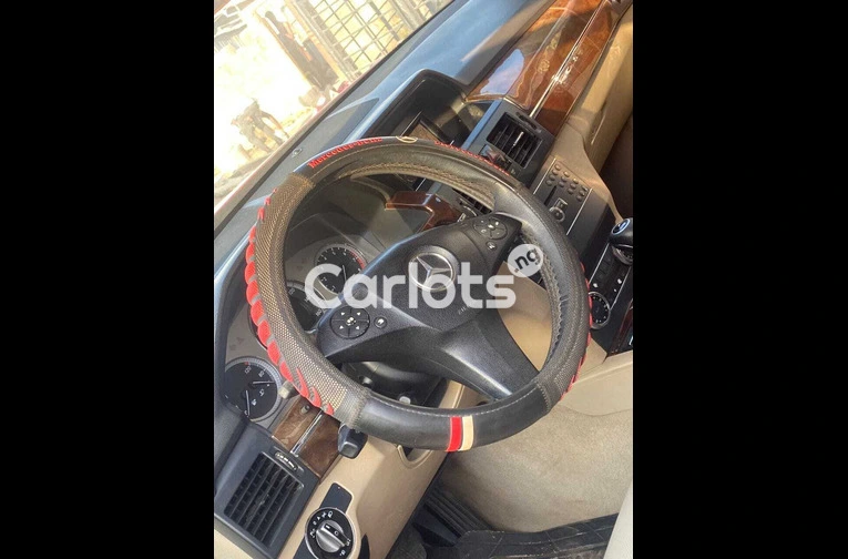 Mercedes Benz GLK 2010 Model - 4/5