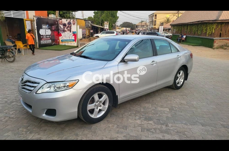 2011 Toyota Camry Muscle - 3/6
