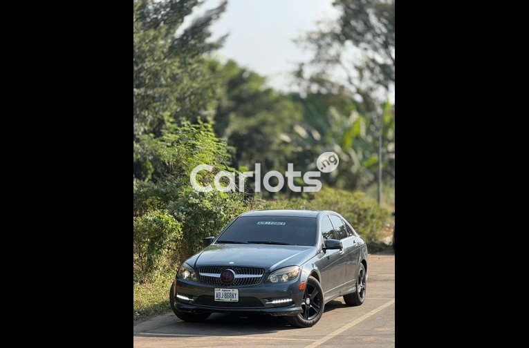 EXTREMELY CLEAN 2008 MERCEDES C300 - 1/7