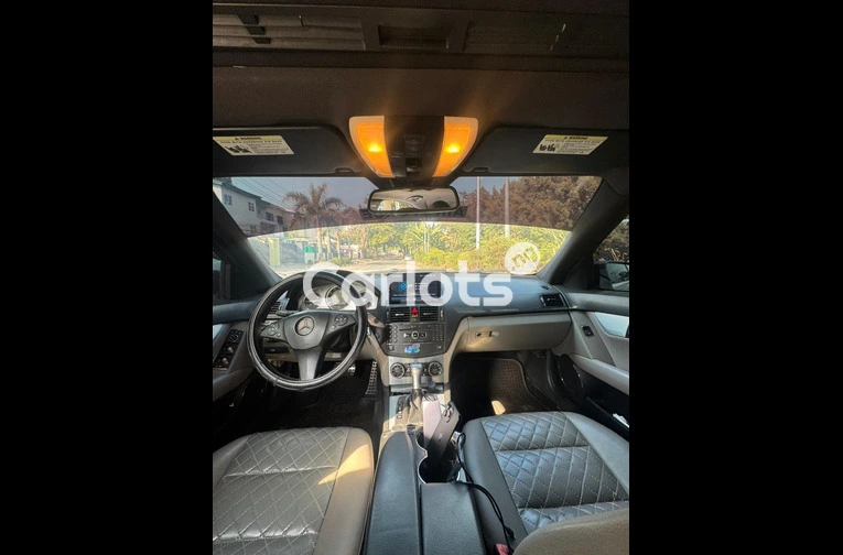 EXTREMELY CLEAN 2008 MERCEDES C300 - 2/7