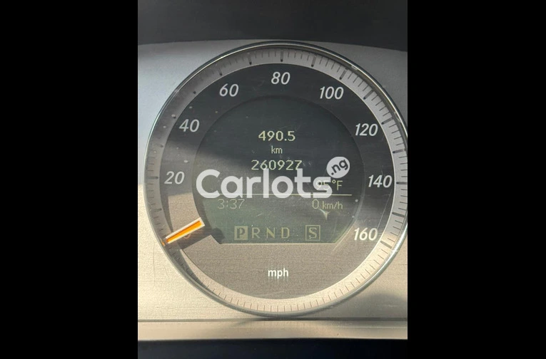 EXTREMELY CLEAN 2008 MERCEDES C300 - 5/7