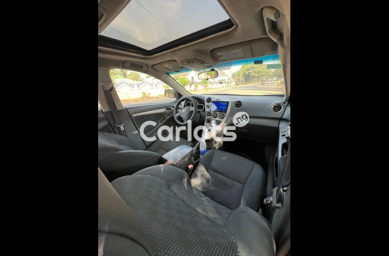 First body 2010 Toyota matrix - 2/5