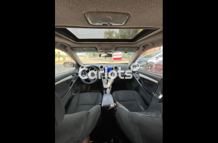 First body 2010 Toyota matrix - 4/5