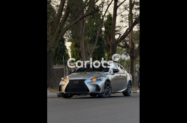 Foreign Used Lexus IS300 in Perfect Condition - 2/7