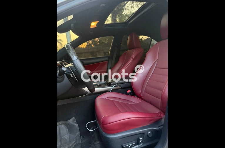 Foreign Used Lexus IS300 in Perfect Condition - 4/7