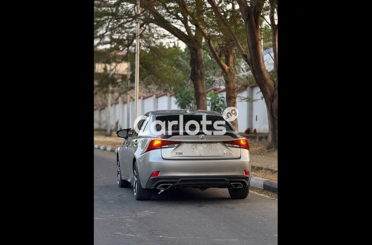 Foreign Used Lexus IS300 in Perfect Condition - 5/7