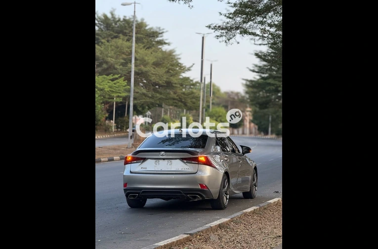 Foreign Used Lexus IS300 in Perfect Condition - 7/7