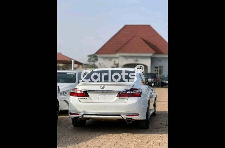 Neatly used 2016 Honda Accord sport - 4/5