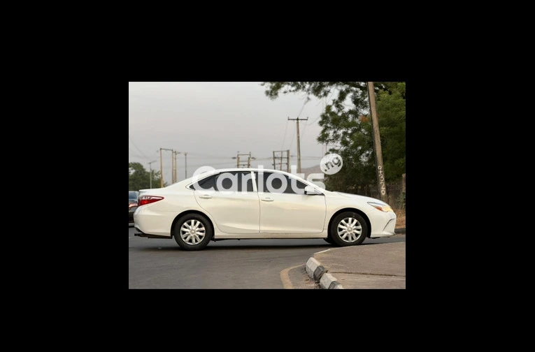 FOREIGN USED TOYOTA CAMRY 2015 MODEL - 3/7