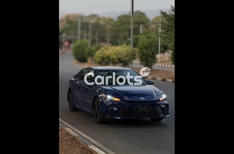 2025 Toyota Camry SE - 2/7