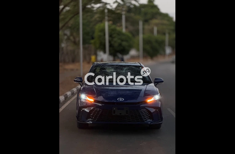 2025 Toyota Camry SE - 3/7