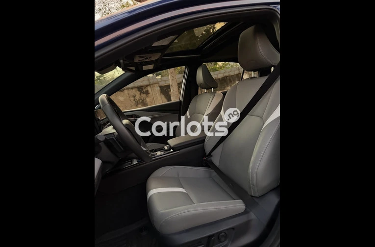 2025 Toyota Camry SE - 5/7