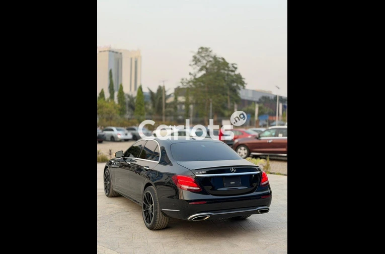 Foreign used Mercedes Benz E300 2017 model - 2/7