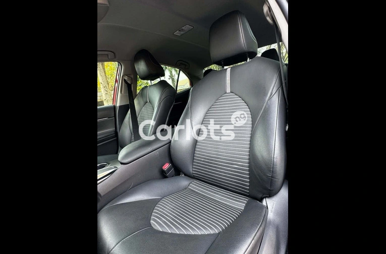2019 Toyota Camry SE Foreign Used - 4/7