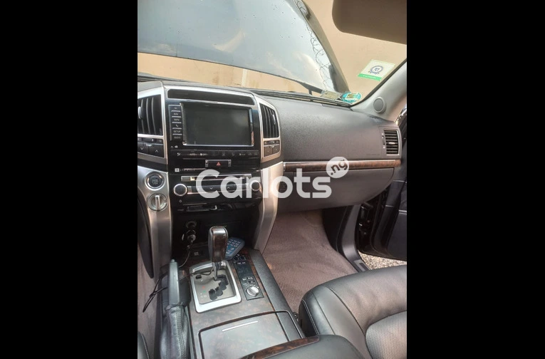 BOUGHT BRAND NEW 2016⬆️2023 TOYOTA LANDCRUISER VX - 2/7