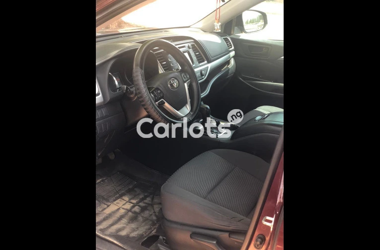 Nigerian Used 2019 Toyota Highlander - 2/7
