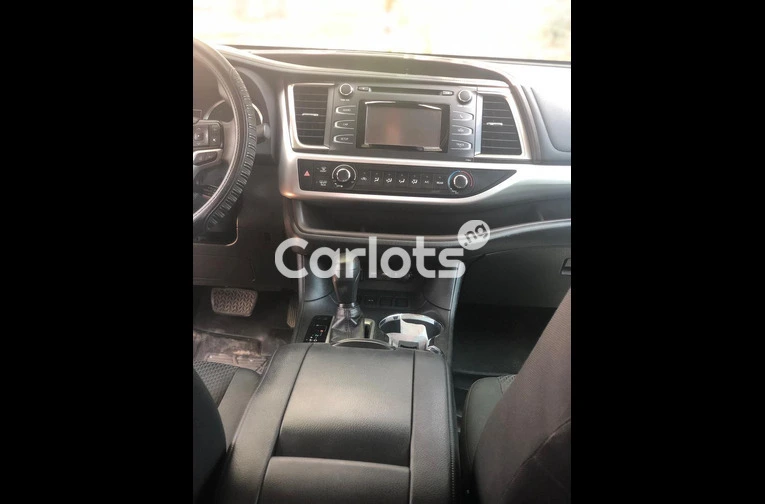 Nigerian Used 2019 Toyota Highlander - 7/7