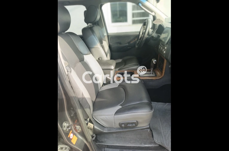 2005 Nissan pathfinder(Nigeria used, Clean, Buy and Drive) - 4/5
