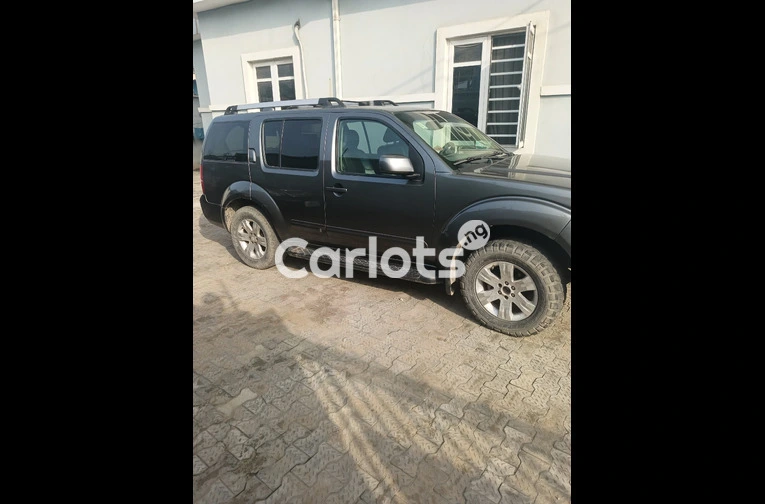 2005 Nissan pathfinder(Nigeria used, Clean, Buy and Drive) - 5/5