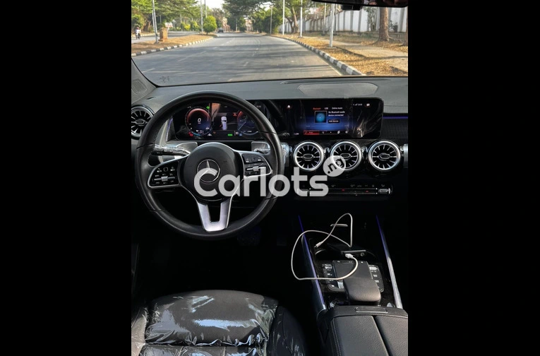 Mercedes EQB260 2024 | Tokunbo | Luxury Electric SUV - 3/7