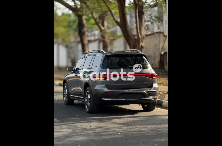 Mercedes EQB260 2024 | Tokunbo | Luxury Electric SUV - 6/7