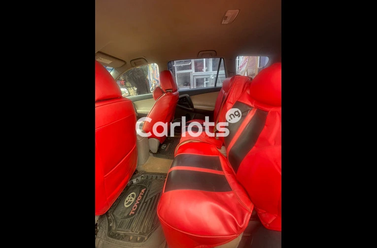 Nigerian used 2009 Toyota RAV4 - 4/5