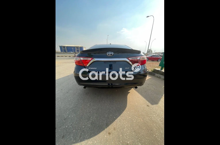 Foreign used Standard 2016 V6 Toyota Camry - 1/7