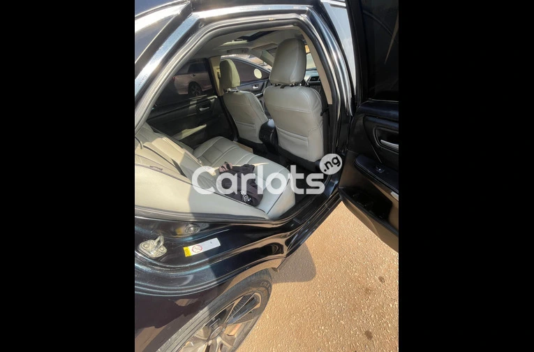 Foreign used Standard 2016 V6 Toyota Camry - 2/7