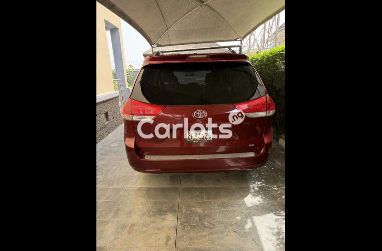 Foreign Used 2013 Toyota Sienna LE