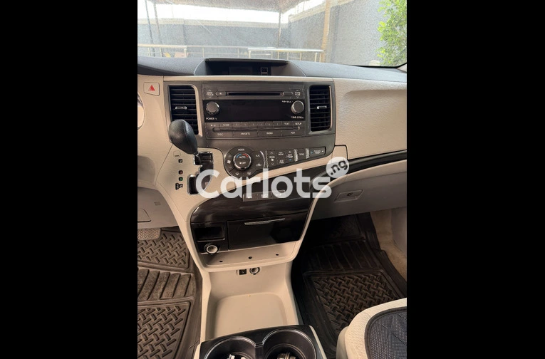 Foreign Used 2013 Toyota Sienna LE - 4/7