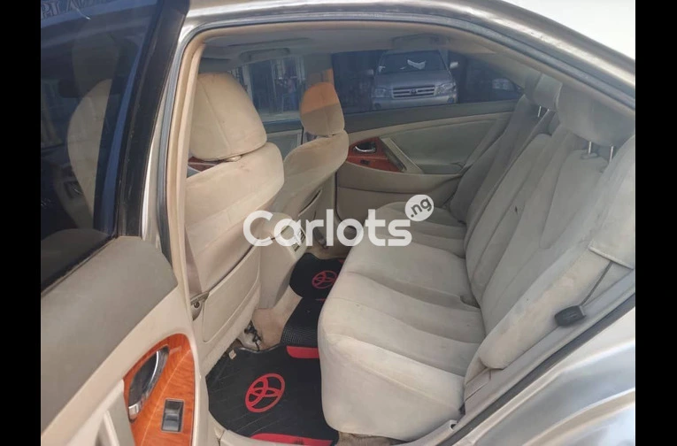 CLEAN REGISTERED 2009 TOYOTA CAMRY XLE - 3/7