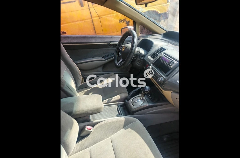 UBER STANDARD 2008 HONDA CIVIC - 2/7