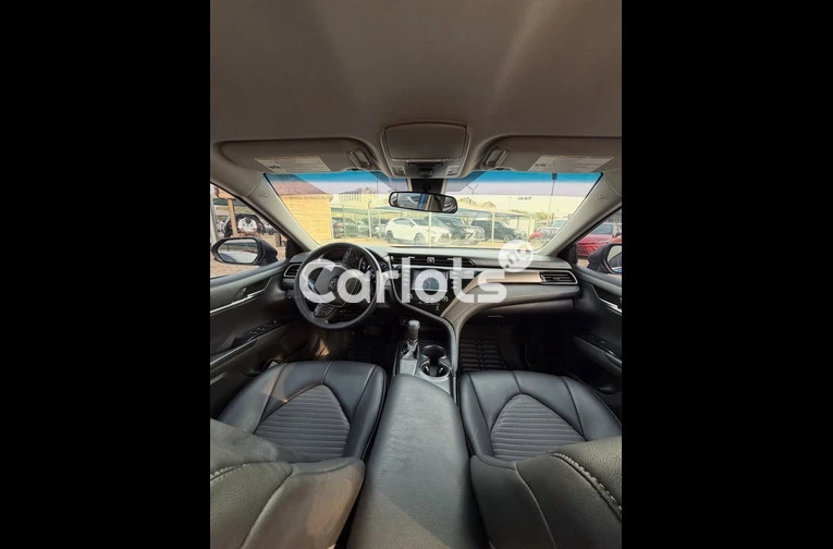 2019 TOYOTA CAMRY S E - 2/7